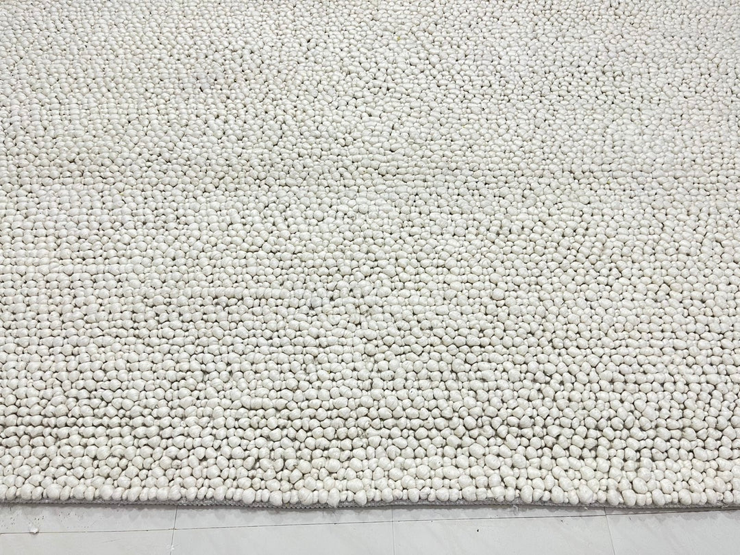 Fish Eye Ivory Pure Wool with Minimal Shedding for a Timeless Touch