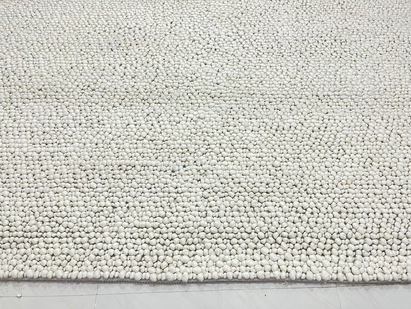 Fish Eye Ivory Pure Wool with Minimal Shedding for a Timeless Touch