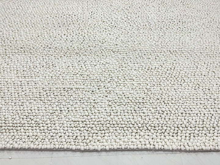 Fish Eye Ivory Pure Wool with Minimal Shedding for a Timeless Touch