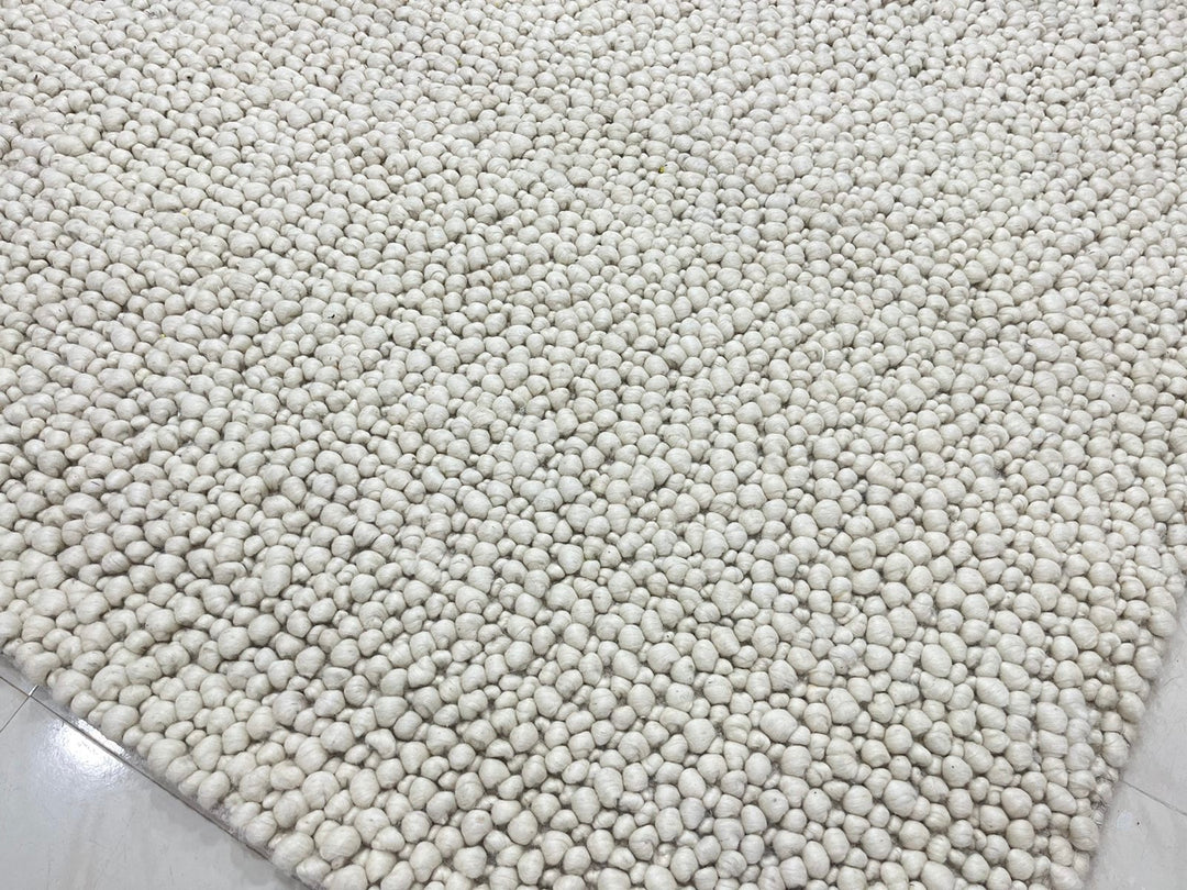 Fish Eye Ivory Pure Wool with Minimal Shedding for a Timeless Touch