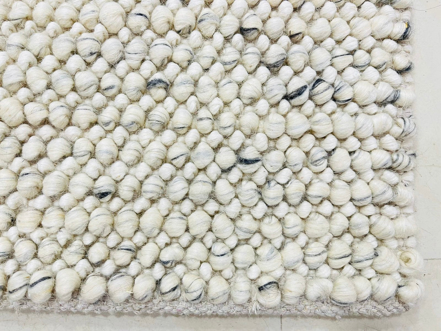 Pebbles Cherry Ice Ivory white Grey Hand-Woven wool Rug