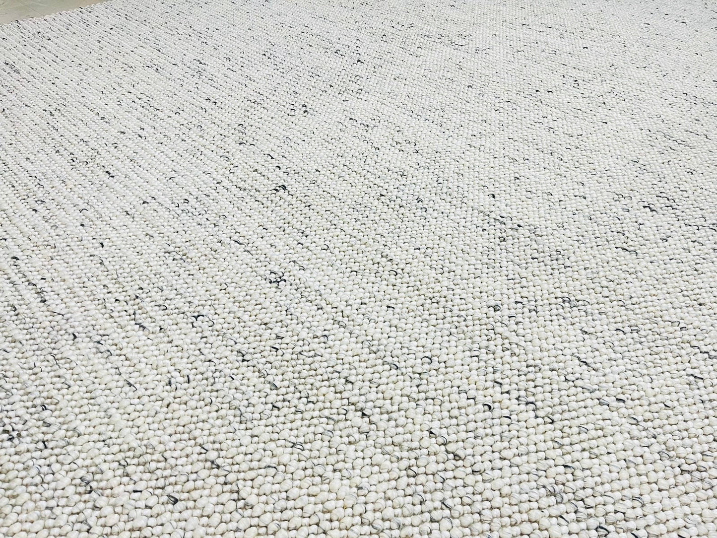 Pebbles Cherry Ice Ivory white Grey Hand-Woven wool Rug