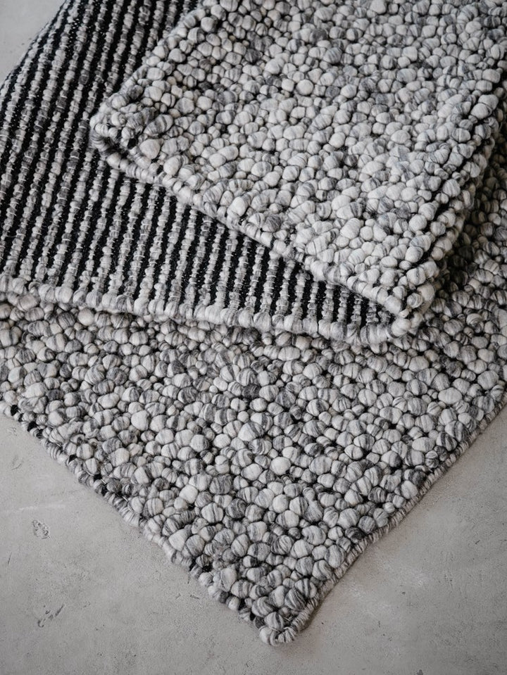 Fish Eye - Black White Pure Wool with Minimal Shedding for a Timeless Touch