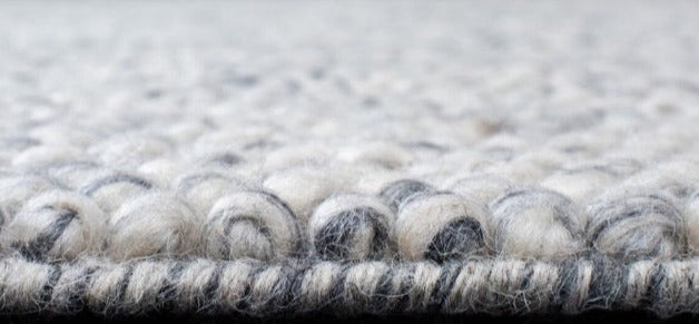 Pebbles, Hand Woven 80% Wool, 20% Cotton Rug - Light Grey / Ivory Rug  - Luxurious Rugs